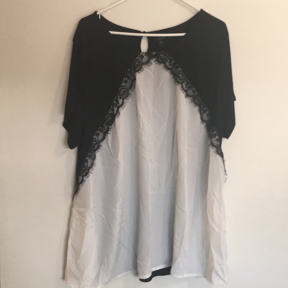Worthington blouse with lace.